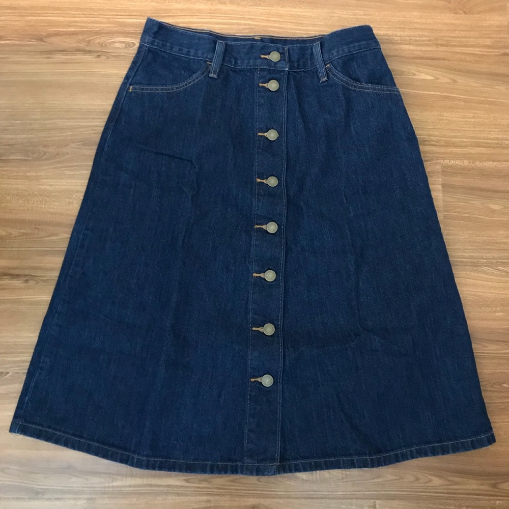 SOLD Levi’s denim skirt